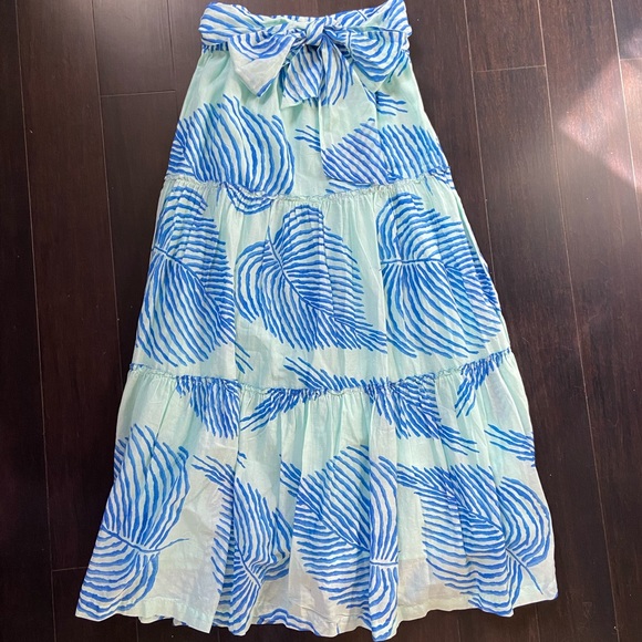 Vineyard Vines Dresses & Skirts - NEW🎉🎉VINEYARD VINES PALM FROND HIGH
WAIST BELTED MAXI SKIRT IN CRYSTAL BLUE!